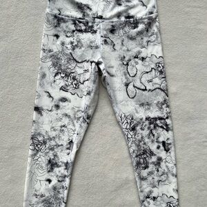 Balance Collection Monochrome Floral Women’s Ankle Leggings Size M